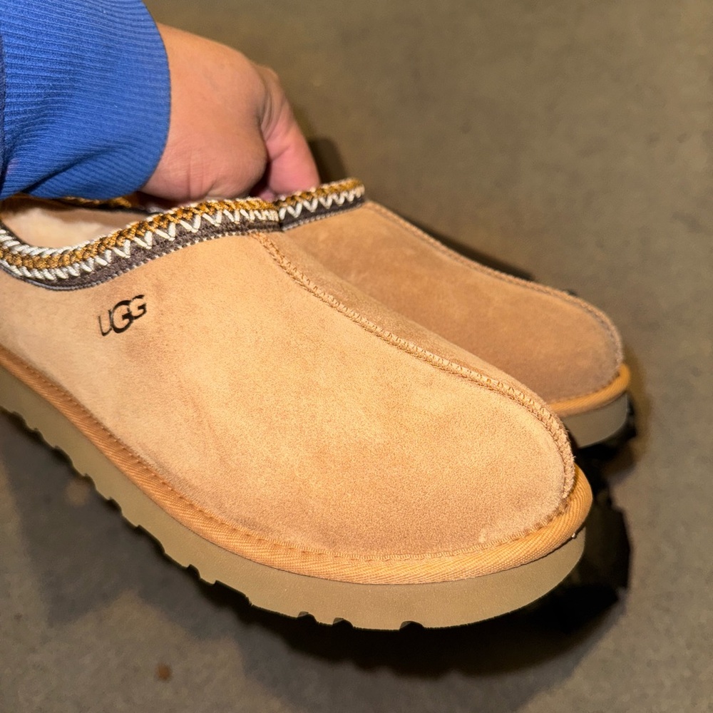 Ugg - Picture 5 of 7